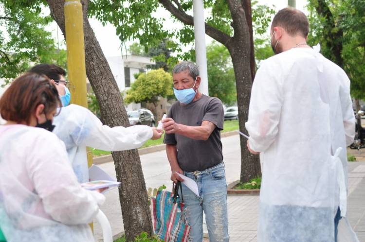 Comenzó la concientización y descacharreo casa por casa para prevenir el dengue