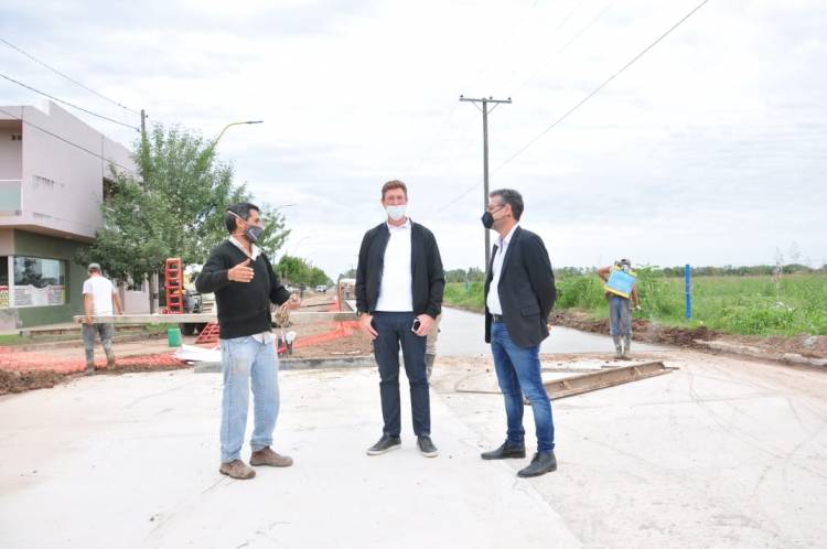 La pavimentación de calles avanza en distintos frentes