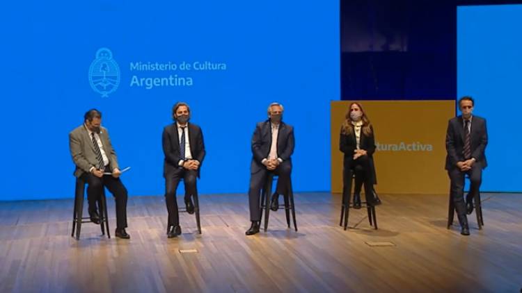 Fernández presentó medidas para ayudar al sector de la cultura