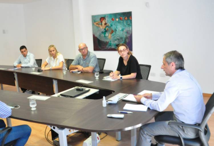 Bernarte recibió a miembros de la Cámara de Comercio Exterior de San Francisco y la Región