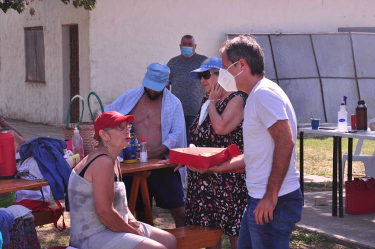 Damián Bernarte visitó la Escuela Municipal de Verano para Adultos Mayores