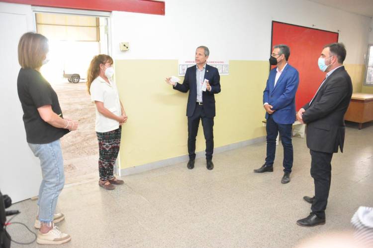 Más obras para la zona sur: Pavimentarán el acceso a la granja de Apadim