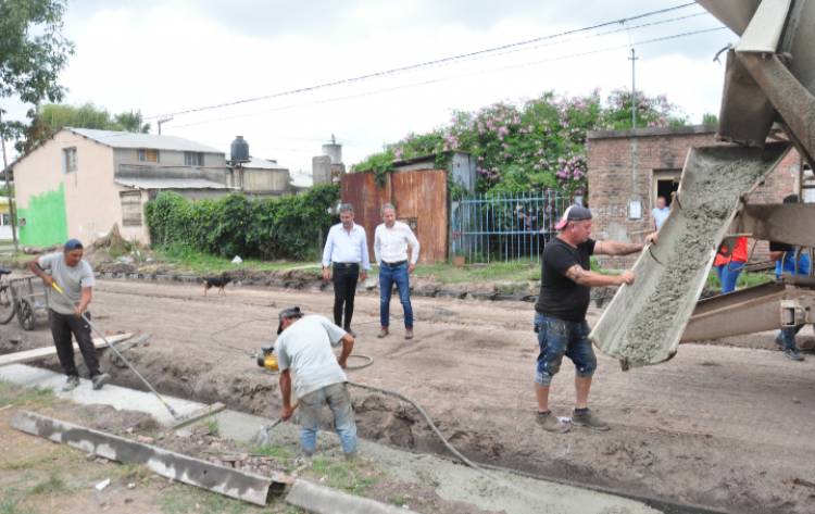 Avanza obra de cordón cuneta en barrio San Cayetano