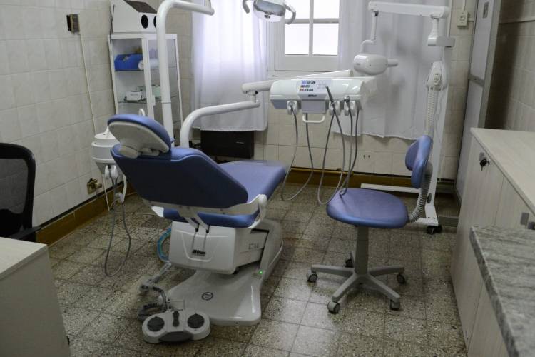 Presentaron un nuevo equipo para el servicio de odontología en la Asistencia Pública