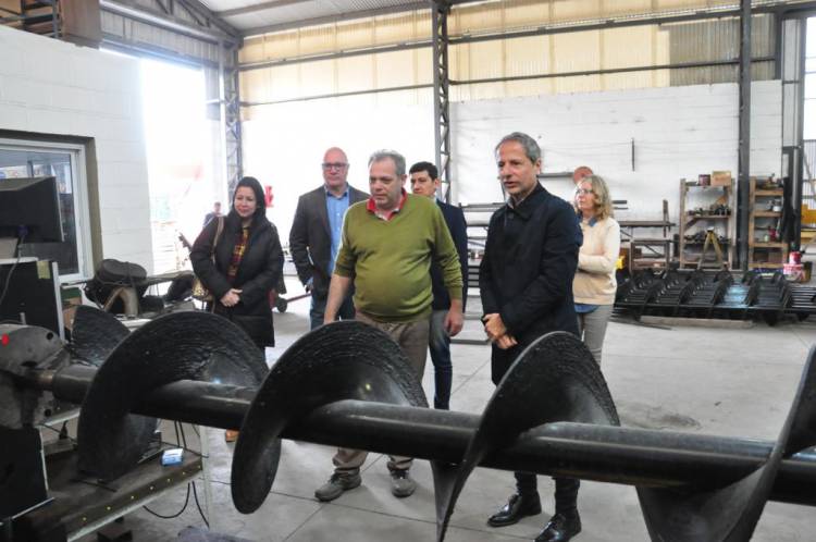 Bernarte continúa visitando empresas de nuestra ciudad