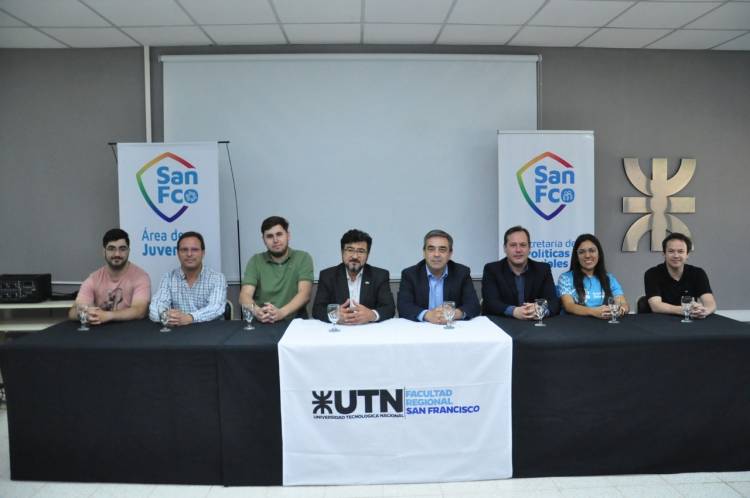Se viene una nueva edición de la Competencia de Robótica