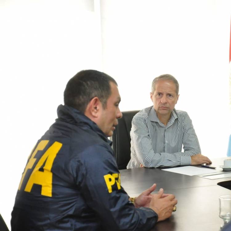 Bernarte se reunió con los jefes de la división antidrogas de la PFA