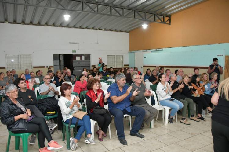 Vecinos de la Cooperativa 18 de Marzo podrán escriturar sus lotes. Bernarte anunció la pavimentación del sector
