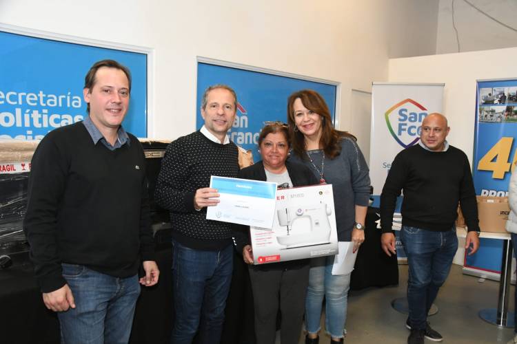 Se entregaron distintos elementos en el marco del programa "Herramientas para tu proyecto de vida"