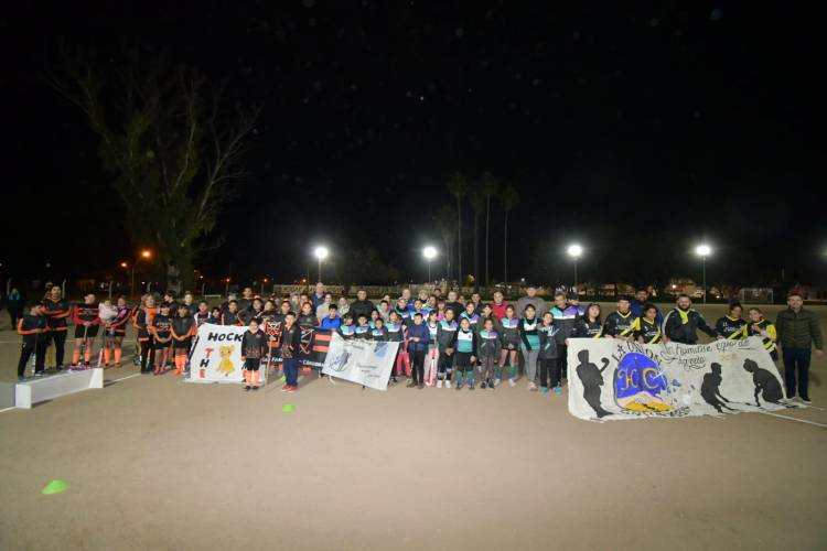La cancha de hockey municipal ya cuenta con iluminación