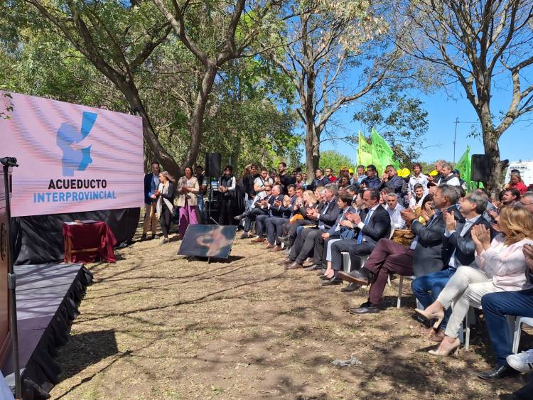 Bernarte participó de la firma del contrato de Acueducto Interprovincial Santa Fe–Córdoba