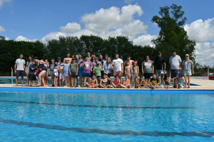 Comenzó la temporada de verano en el Polideportivo Municipal