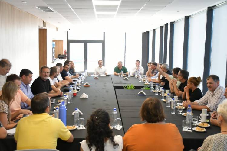 Bernarte encabezó su primera reunión como presidente de la Comunidad Regional