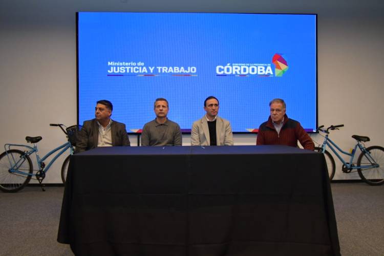 San Francisco recibió kits de seguridad vial y firmó convenios con la provincia