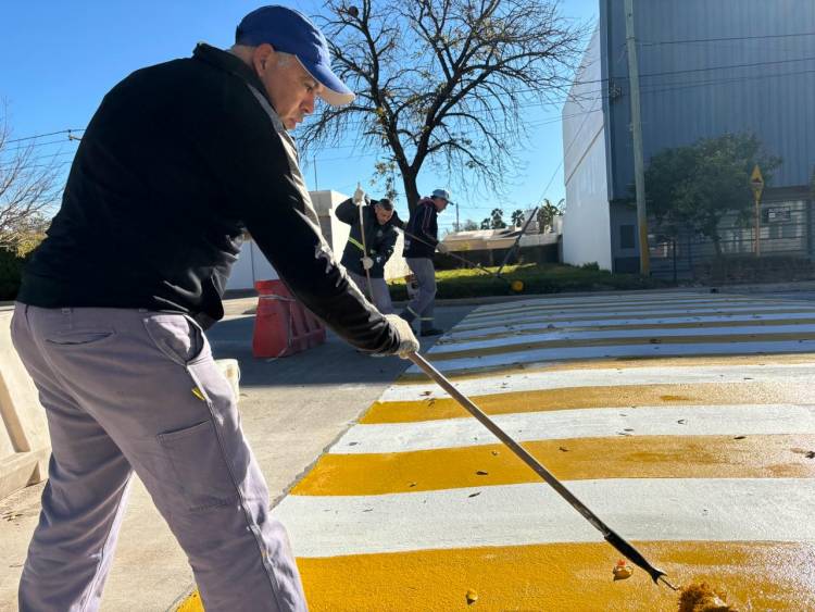 Reductores de velocidad: La Municipalidad realiza mantenimiento permante