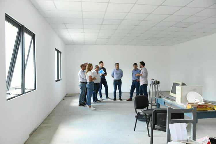 Bernarte recorrió el avance de obra y anunció la apertura de la Guardería Municipal del Parque Industrial