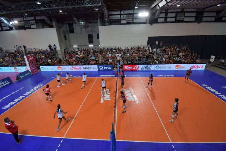 Comenzó la Liga Nacional Femenina de Voley en el Superdomo