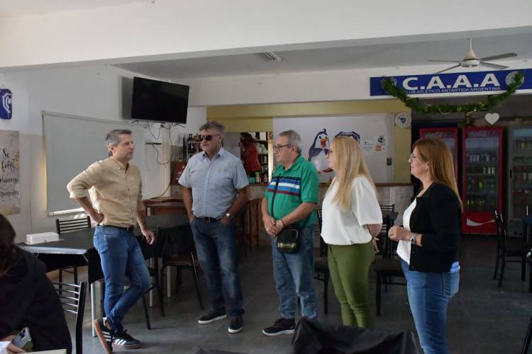 La Municipalidad desplegó sus tareas en barrio Roca