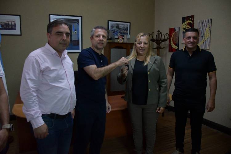 Bernarte realizó la entrega de llaves correspondiente a una nueva unidad 0Km para la policía local
