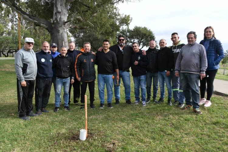 Se plantaron 40 nuevos ejemplares arbóreos en la costanera norte