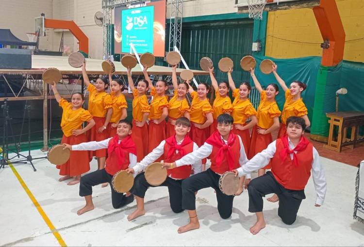 Destacada participación de la Escuela Municipal de Danzas Folclóricas en encuentro de Devoto