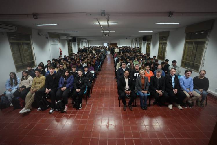 Con más de 320 aspirantes, comenzó el Seminario de Ingreso 2026, modalidad semipresencial, en nuestra Facultad