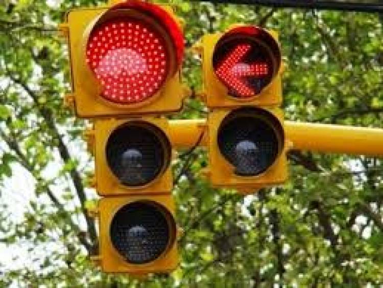 La Municipalidad reorganiza el tránsito y reubica semáforos para mejorar la seguridad vial