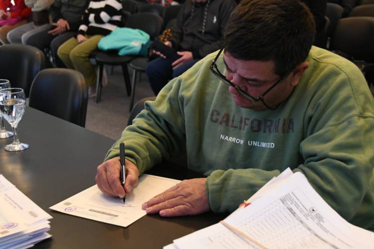 33 familias sanfrancisqueñas recibieron las escrituras de sus viviendas