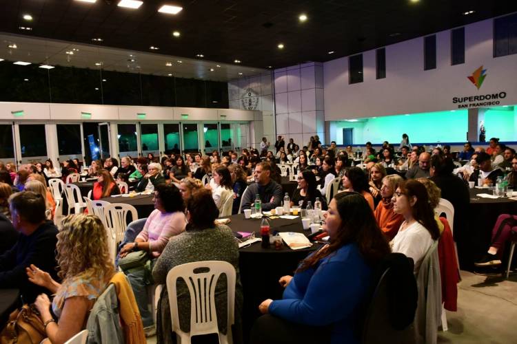 Más de 200 emprendedores se capacitaron en un encuentro regional