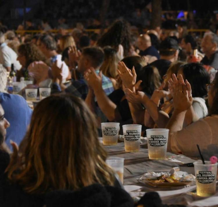 Vasos reutilizables: una nueva medida ambiental en el Festival de la Buena Mesa