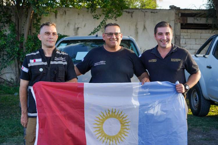 Incendios: partió una nueva delegación de bomberos a Chubut