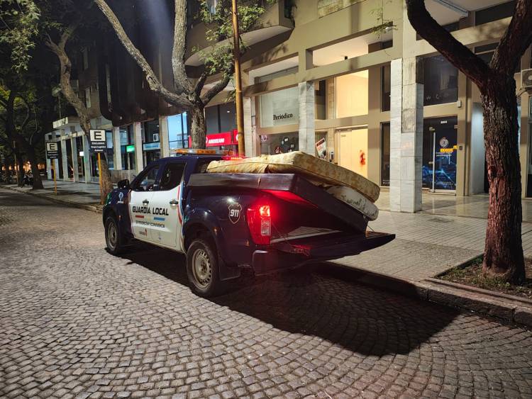 Vecinos desaprensivos ensucian la ciudad