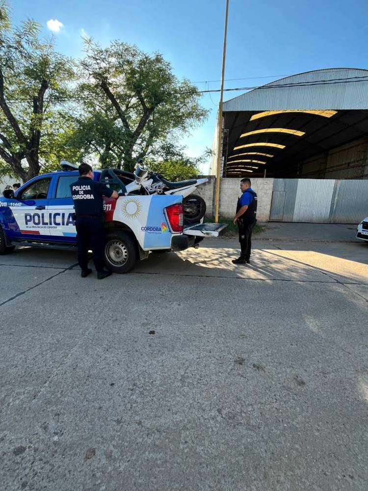 Un hombre fue aprehendido por el robo de una motocicleta y portación de arma blanca