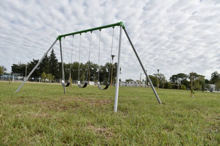 El pedido de una niña que el municipio hizo realidad: la plaza “Iglesias Evangélicas” cuenta con nuevos juegos