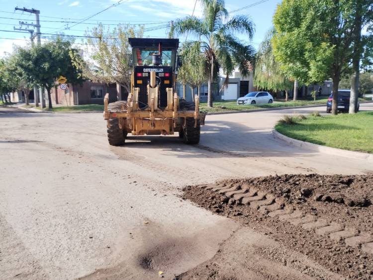 Continúan los trabajos de arreglo y mantenimiento de calles de tierra