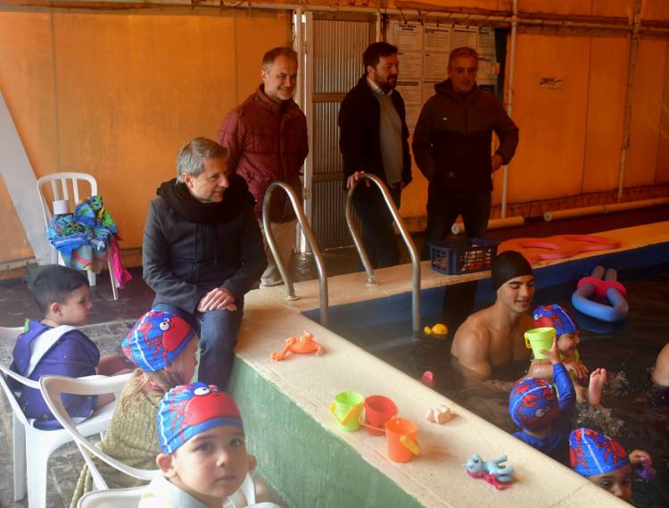 Los niños del CDI Paula Albarracín de Sarmiento realizaron actividades acuáticas en el Sport Automóvil Club