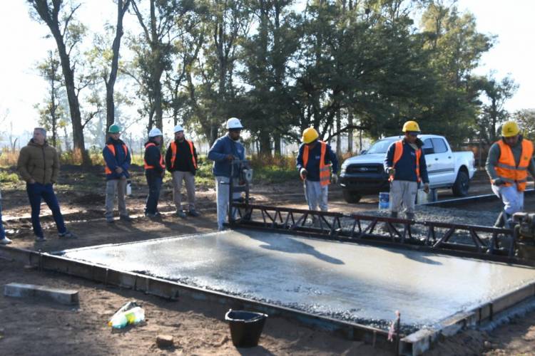 Con sus primeras calles pavimentadas avanzan las obras en el loteo La Arbolada