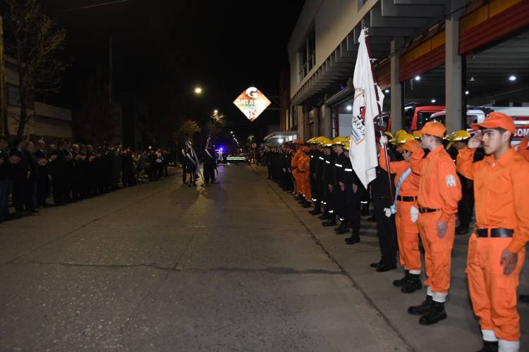 Bernarte remarcó el aporte que brindan los bomberos voluntarios a la sociedad