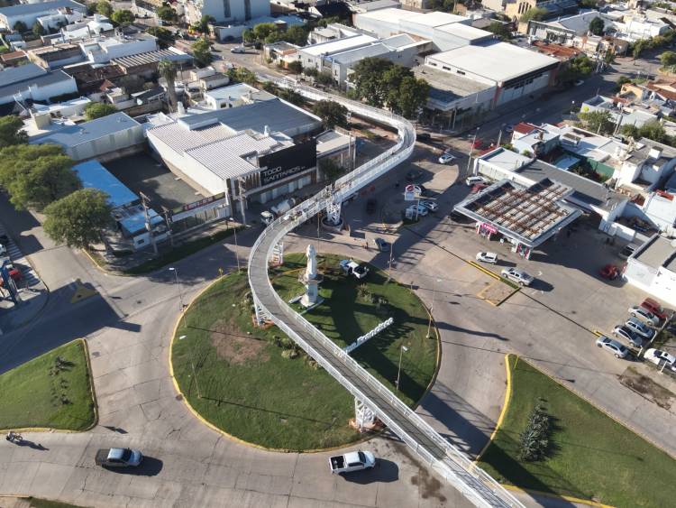 Más de 1200 metros de recorrido, 2.875 m² de bicisenda y 32 árboles: algunos números de la transformación del acceso oeste