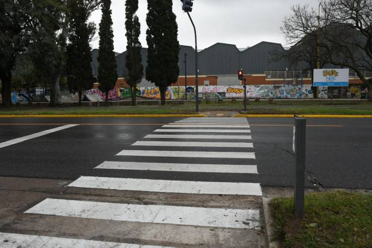 Quedó habilitado el semáforo peatonal en Av. Cervantes y Falucho