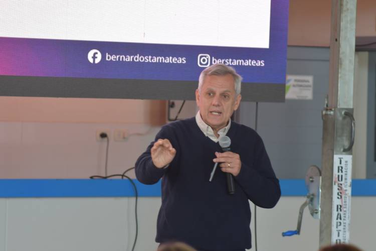 Con un importante marco de público Stamateas hablo de salud mental y bienestar emocional en el Superdomo