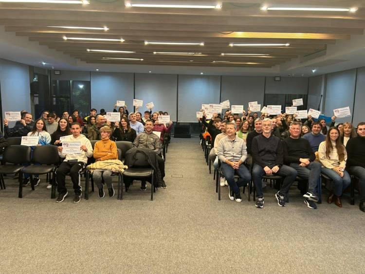 Se entregaron becas de apoyo a 40 deportistas amateurs de la ciudad