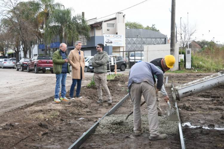 Bº Sarmiento: escuchando a los vecinos el municipio construye el sendero peatonal del FFCC Mitre