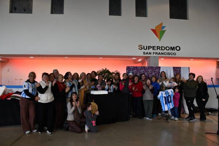 Culminó la 10º edición de "Al frío... le ponemos corazón" con más de 300 prendas confeccionadas para instituciones de la ciudad