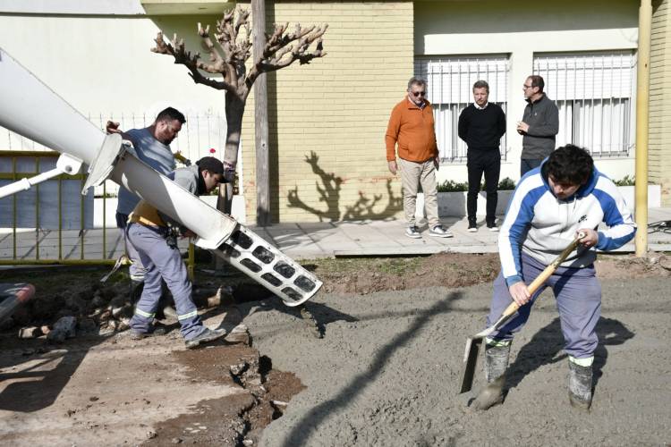 Arreglo de calles de la ciudad: el bacheo llegó a barrio Cottolengo
