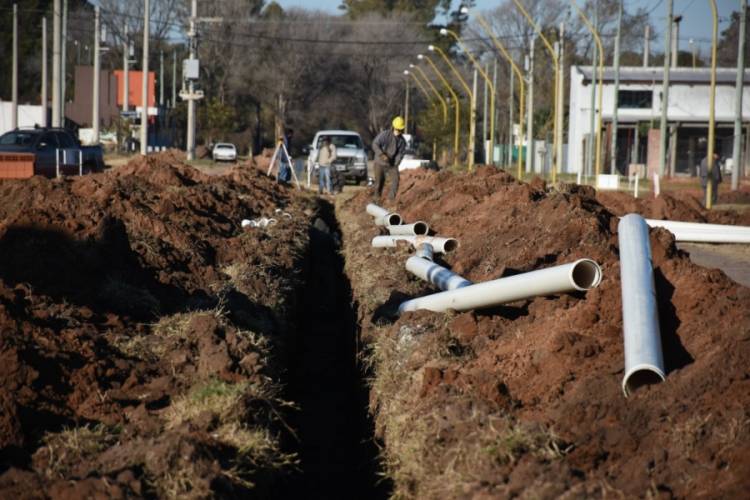 La Municipalidad lleva obras cloacales a los barrios San Francisco, Brisas del Sur y zona norte