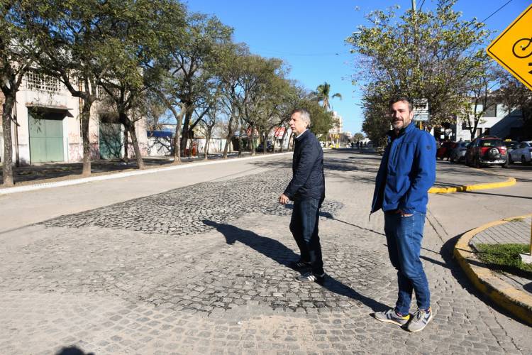 Finalizaron los trabajos de reparación del adoquinado frente a la Terminal de Ómnibus