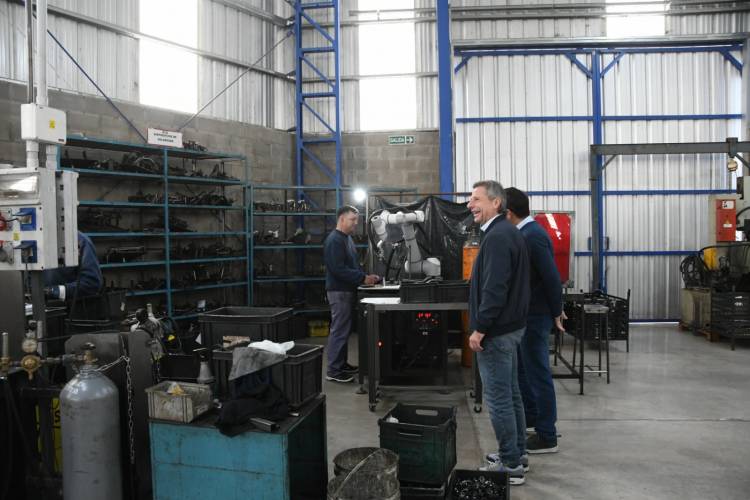 Bernarte visitó Laser Pro y destacó el crecimiento del Polo Industrial de San Francisco